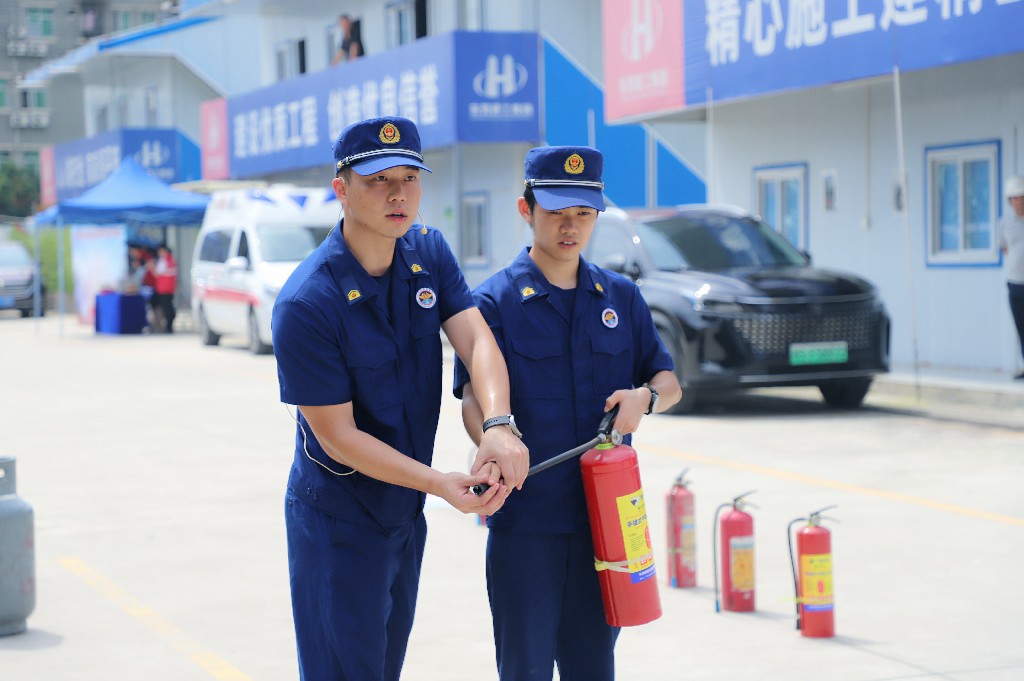 2024年黃江鎮(zhèn)住建領域安全生產(chǎn)消防應急演練活動在上群花園項目隆重舉行(圖7)